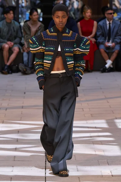 Look 32